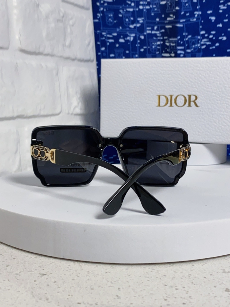 Черные солнцезащитные очки Dior