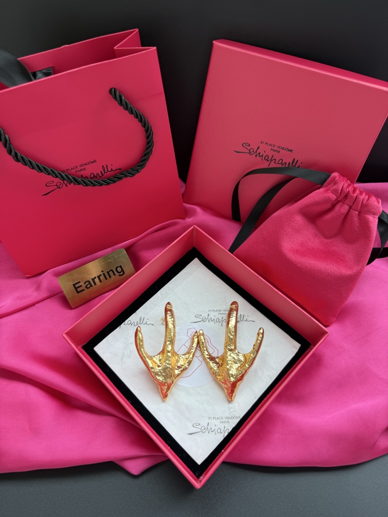 Серьги в виде золотых лап Schiaparelli