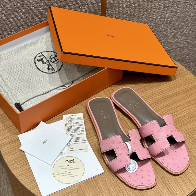 Босоножки Hermes из страусиной кожи розового цвета Hermès
