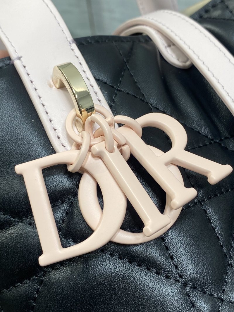 Сумка Dior с логотипом и квилтингом