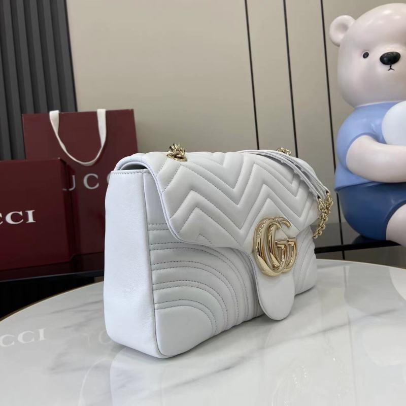 Белая сумка Gucci с цепочкой и фурнитурой GG