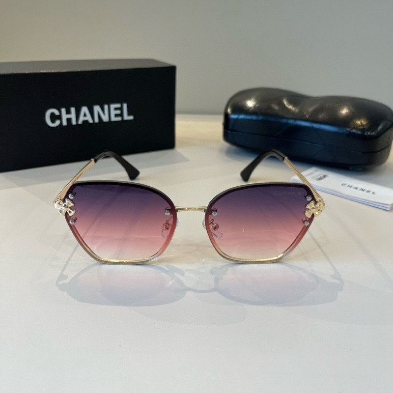 Солнцезащитные очки Chanel