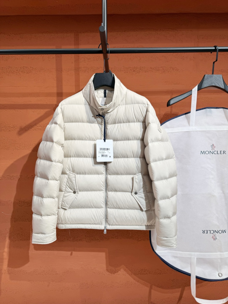 Пуховик Moncler