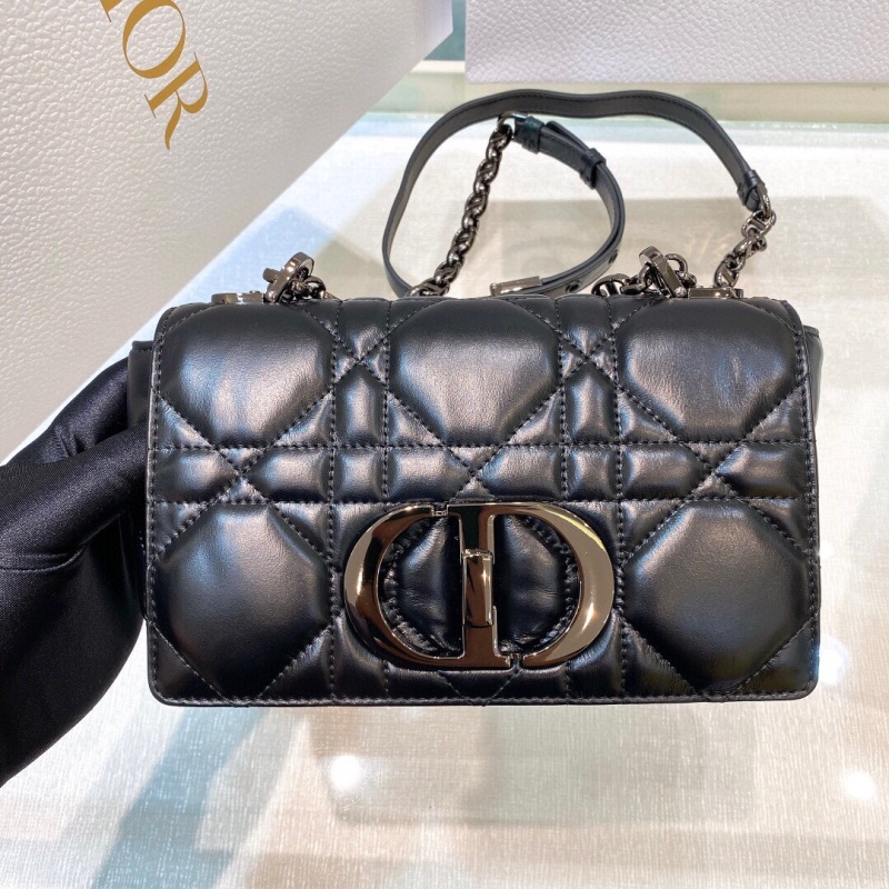 Черная кожаная сумка с замком CD Dior