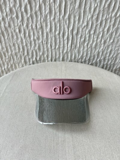 Кепка-козырек Alo Yoga с защитой от солнца розовая