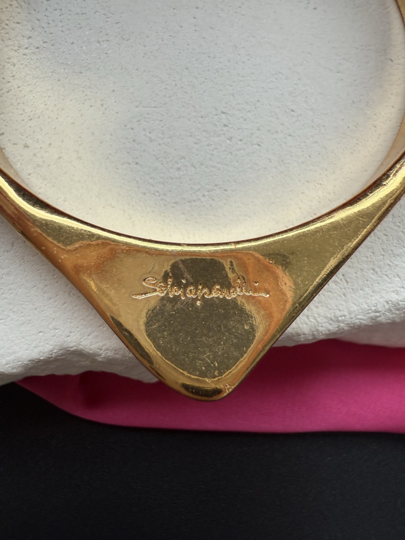 Золотистый браслет с геометрическим дизайном Schiaparelli