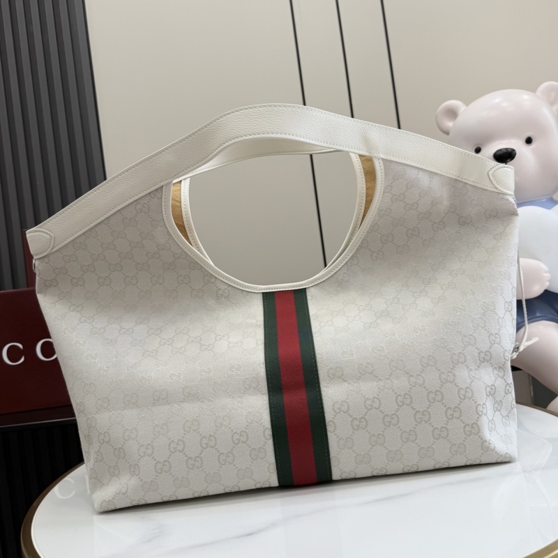 Сумка Gucci с монограммой и ремешком