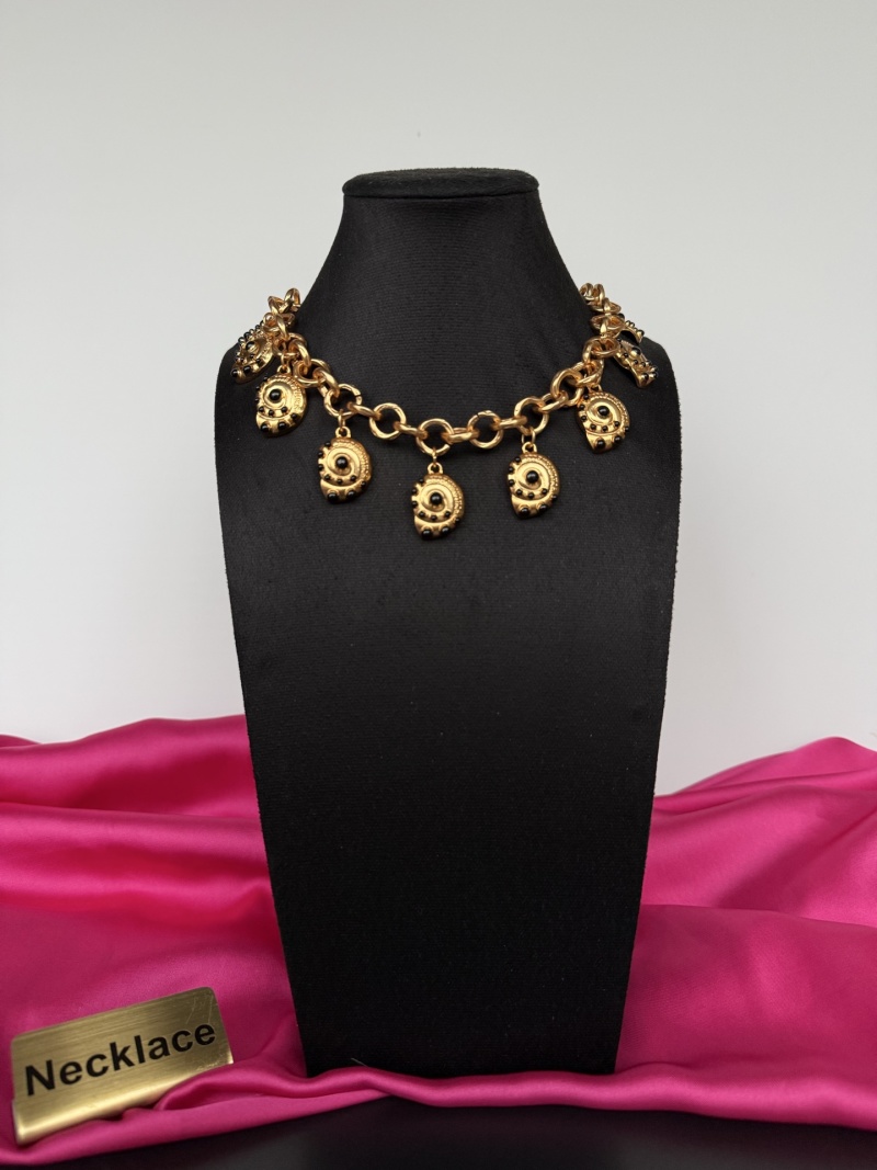 Колье с черепами Schiaparelli