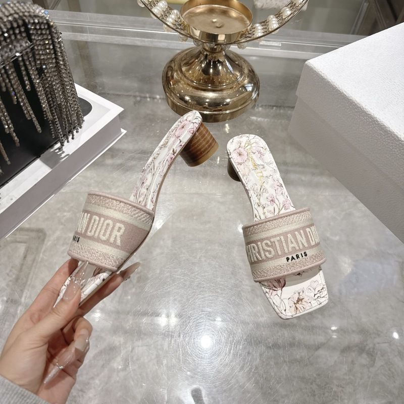 Женские сандалии с цветочным принтом и надписью Dior