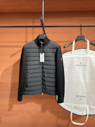 Пуховик Moncler