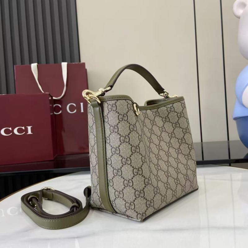 Сумка Gucci с монограммой и ремешком