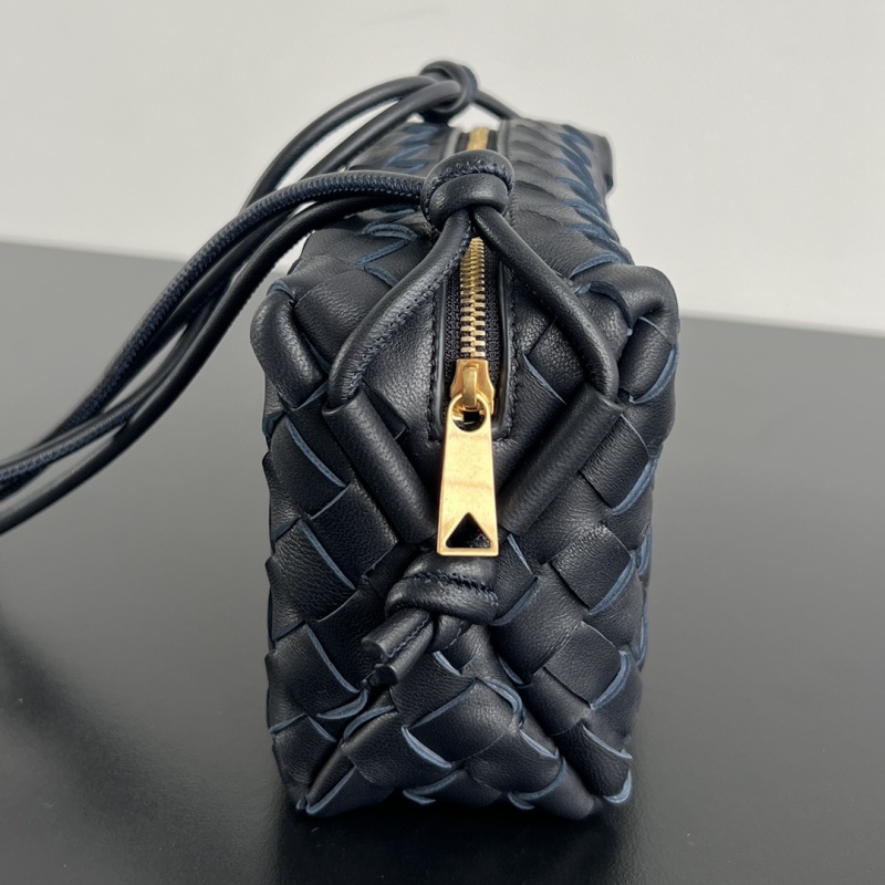 Плетеная кожаная сумка Bottega Veneta мини с плечевым ремнем