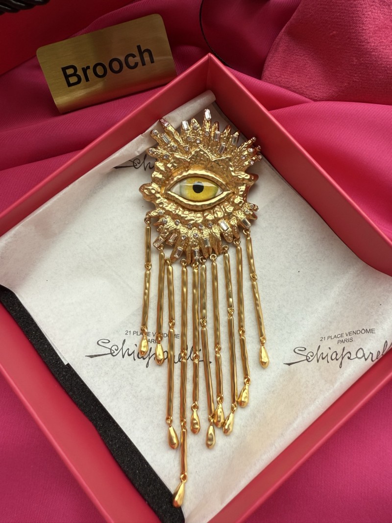 Брошь Schiaparelli в виде глаза