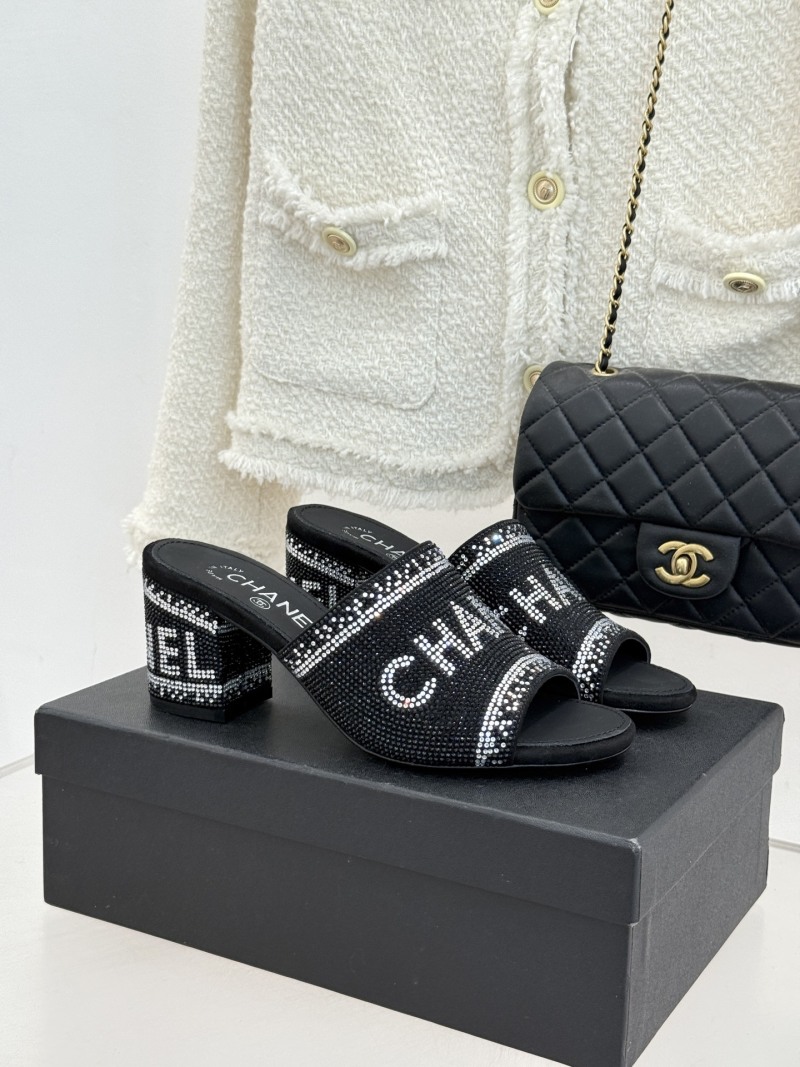 Чёрные мюли с водрузными элементами Chanel
