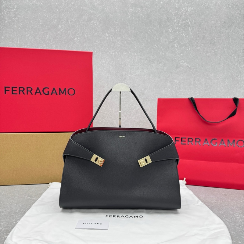 Сумка Salvatore Ferragamo Hug