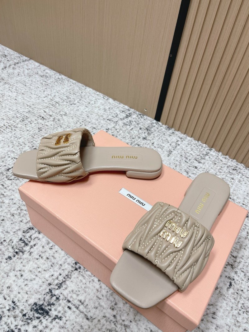 Женские летние шлепанцы из натуральной кожи с логотипом Miu Miu