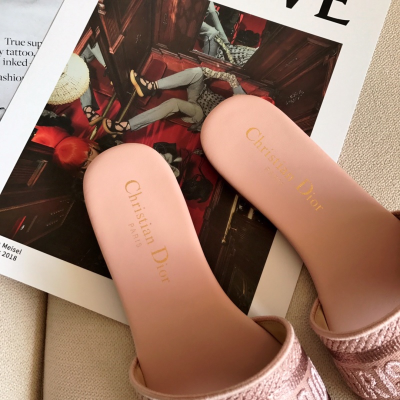 Сабо Christian Dior с вышивкой