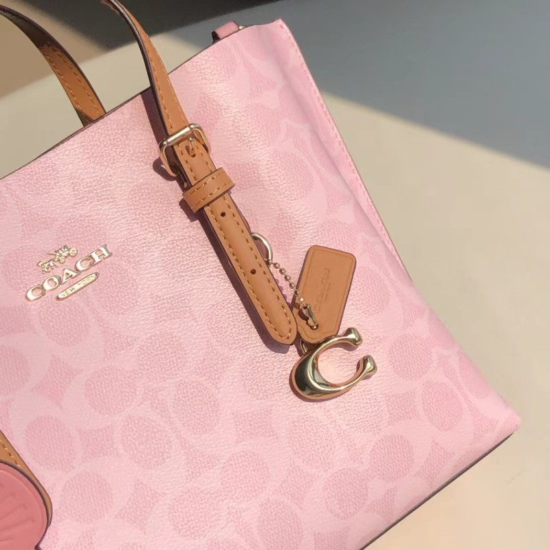 Женская сумка Coach розовая с декором