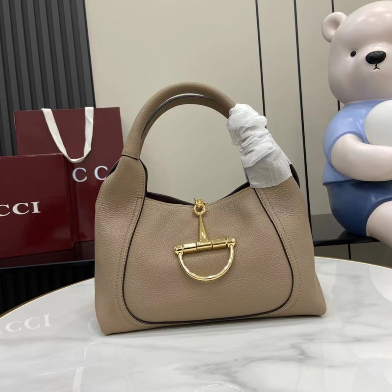 Сумка Gucci с золотой фурнитурой