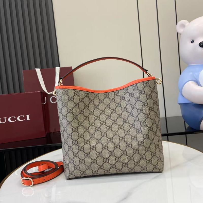 Сумка Gucci с монограммой и оранжевой окантовкой