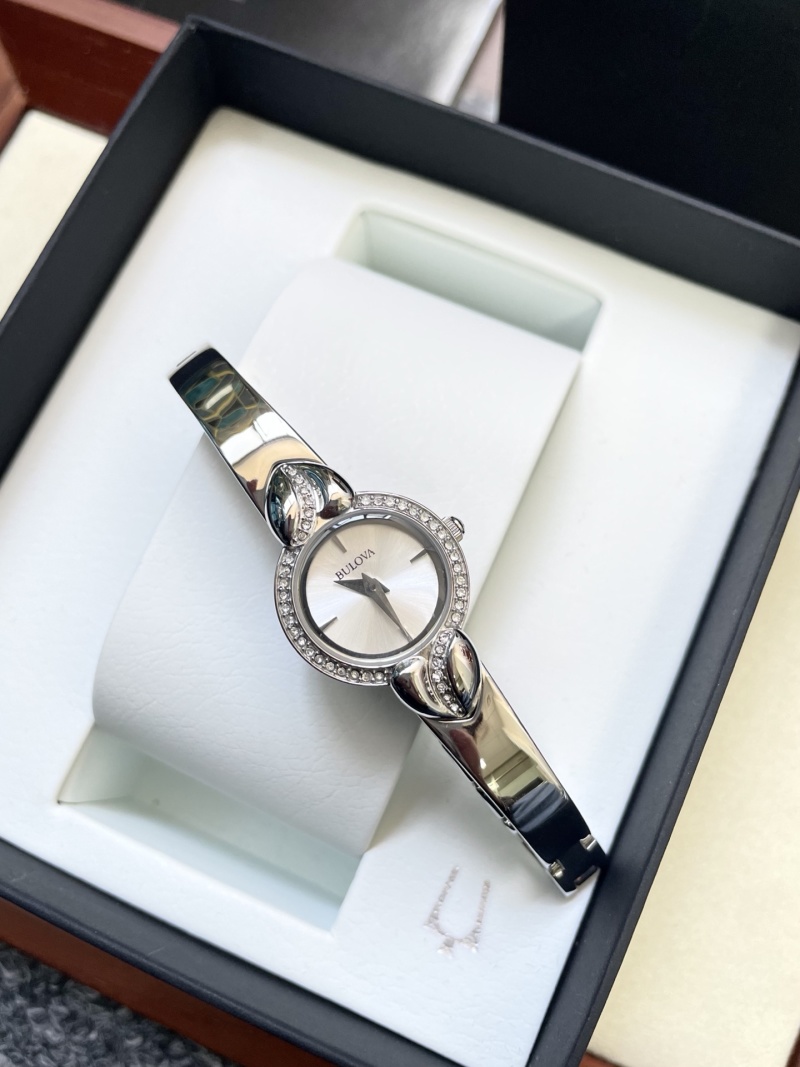 Часы Swarovski