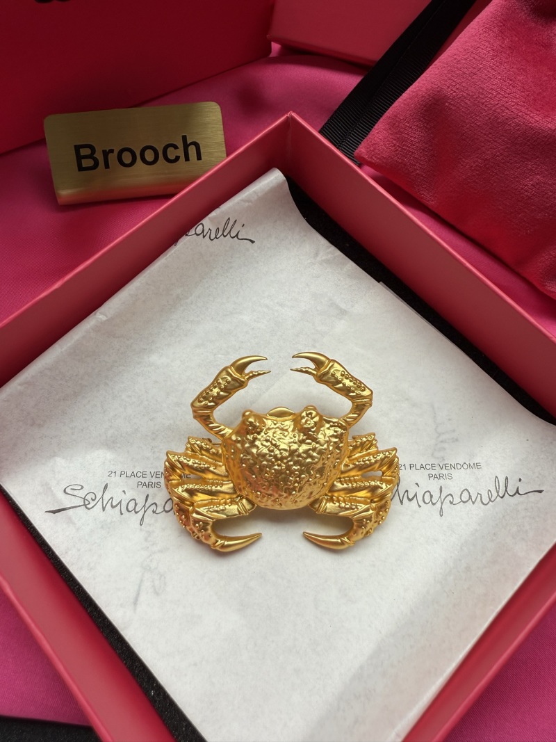 Брошь в виде краба Schiaparelli