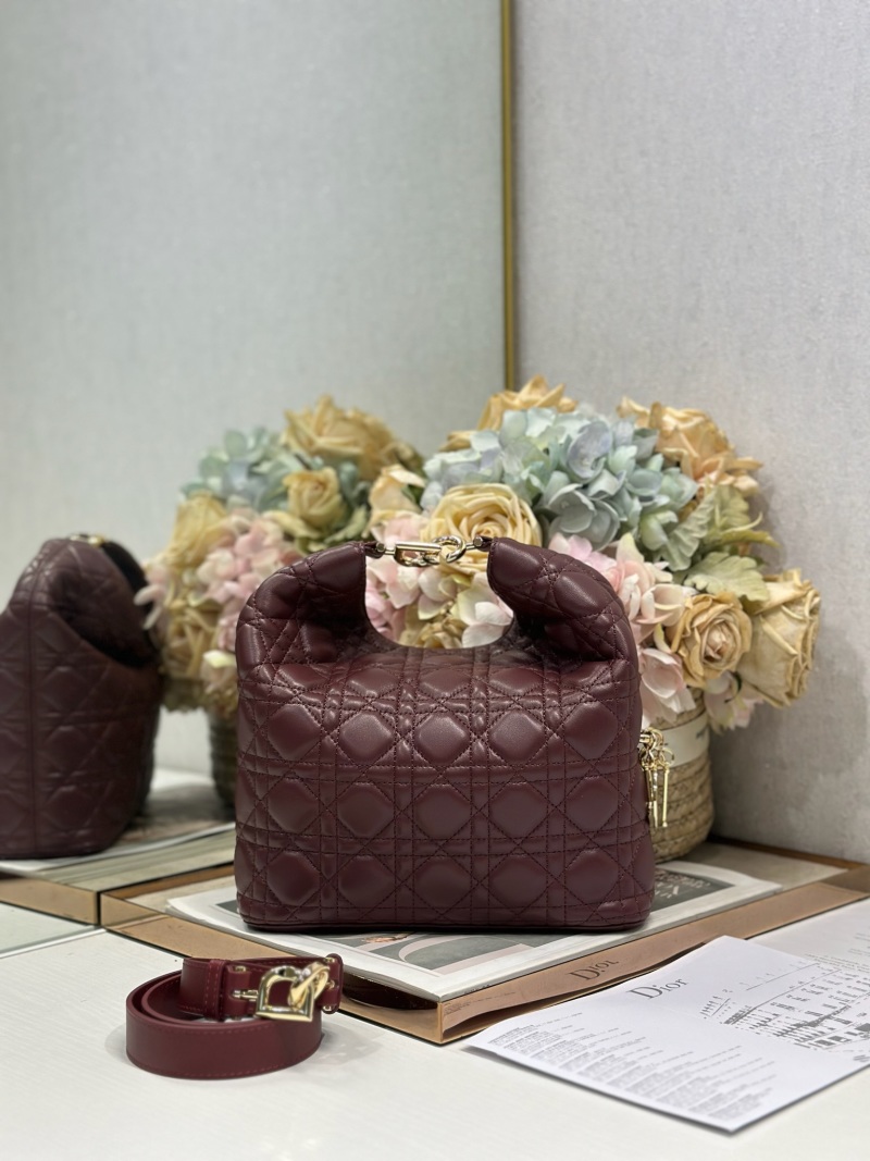 Сумка Dior бордового цвета
