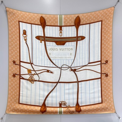 Шарф Louis Vuitton молочного цвета с узором Neverfull