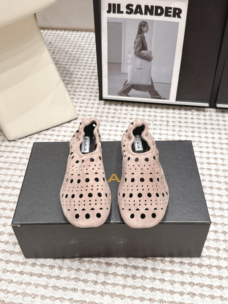 Женские замшевые шлёпанцы с отверстиями Alaïa