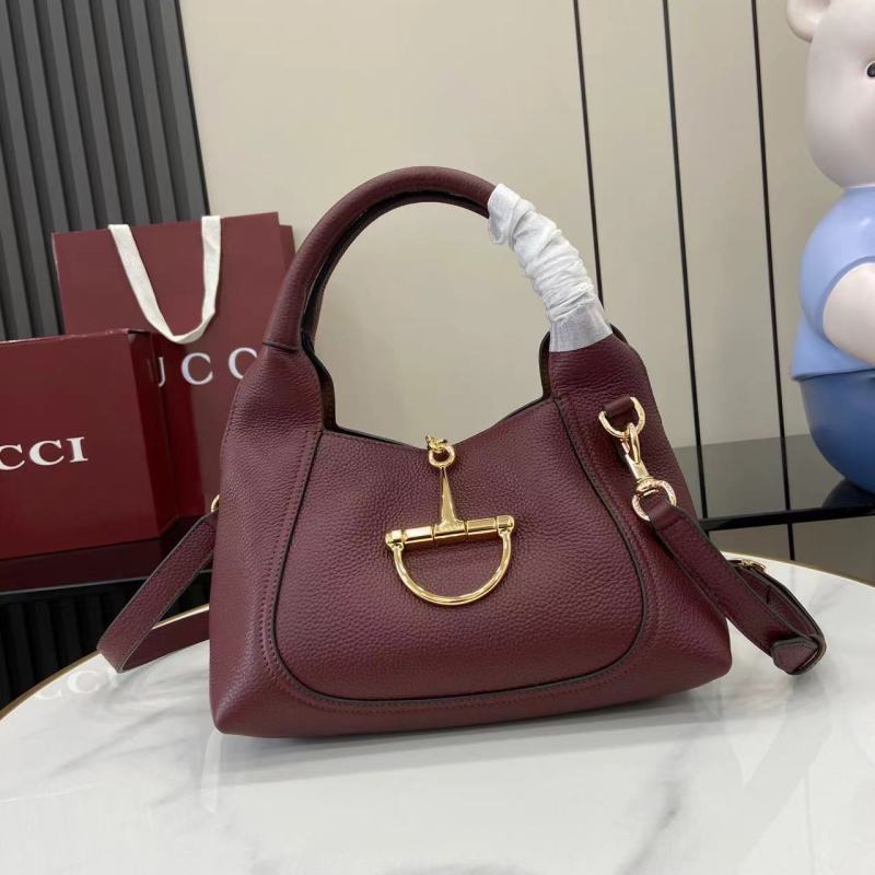 Сумка Gucci с золотой фурнитурой