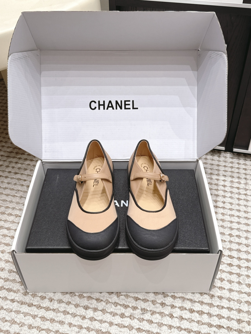 Женские мокасины с ремешком, цвет бэж и чёрный Chanel