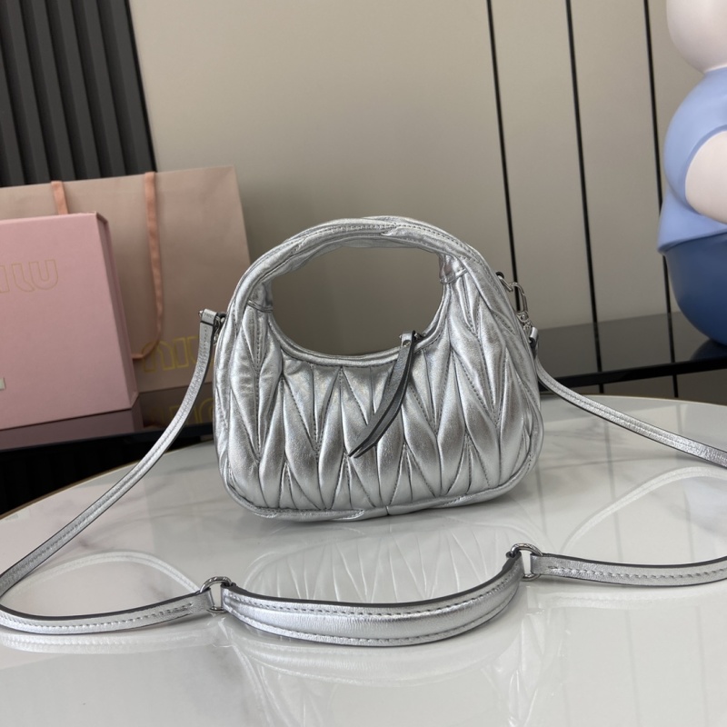 Сумка Miu Miu серебристая складчатая