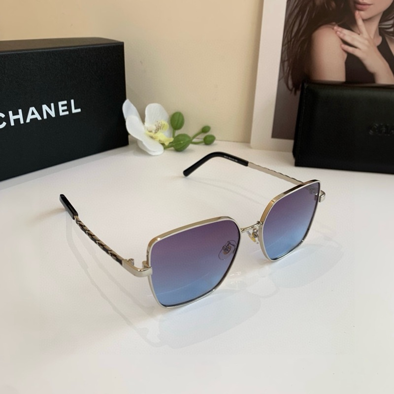 Женские солнцезащитные очки Chanel золотой оправы с градиентными линзами