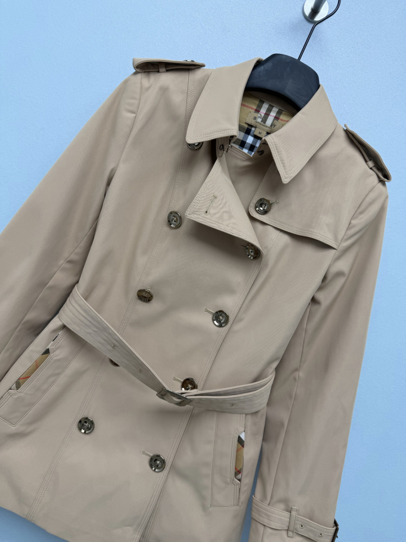 Коричневое пальто Burberry с поясом