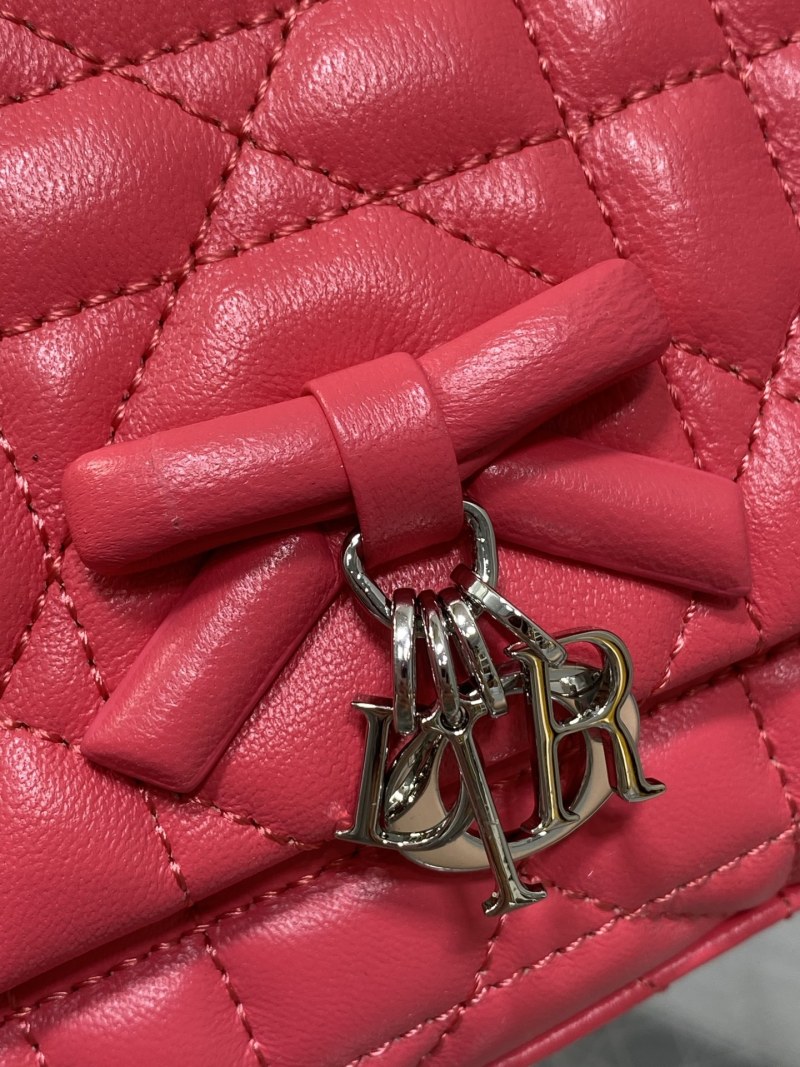 Красная сумка Dior с цепочкой и ручкой