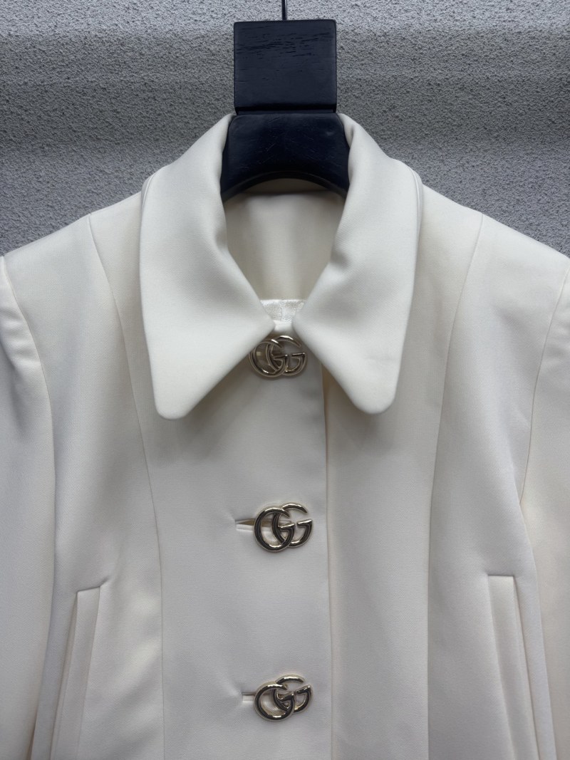 Женский белый пиджак с металлическими застёжками Gucci