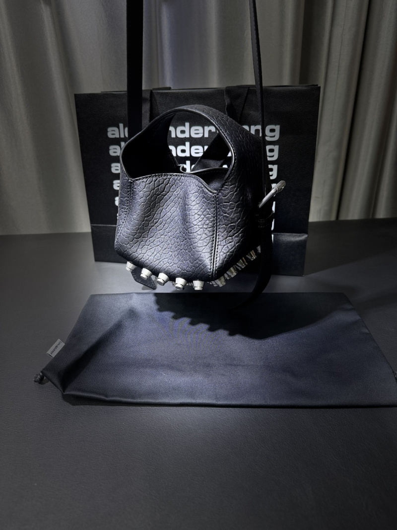 Сумка Alexander Wang ведерко с заклепками