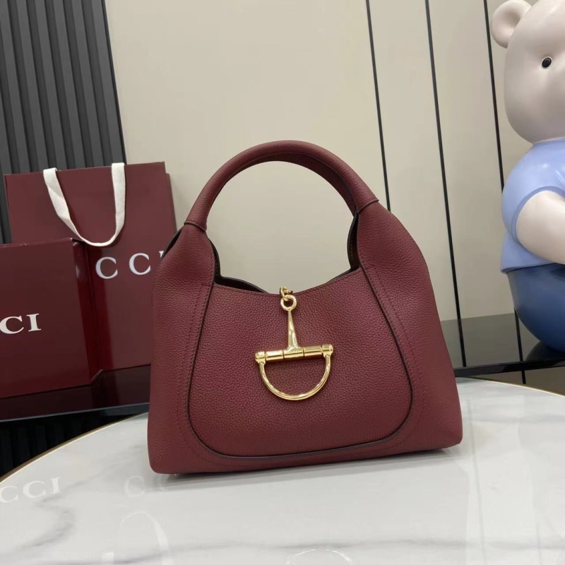 Сумка Gucci с золотой фурнитурой