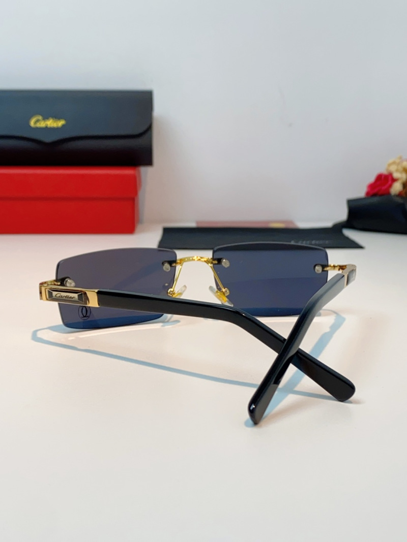 Стильные солнцезащитные очки в тонкой оправе Cartier