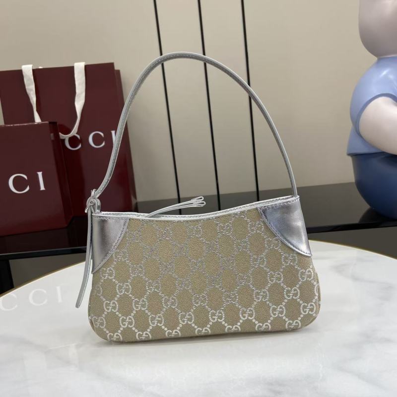 Сумка Gucci с монограммой и серебристыми вставками