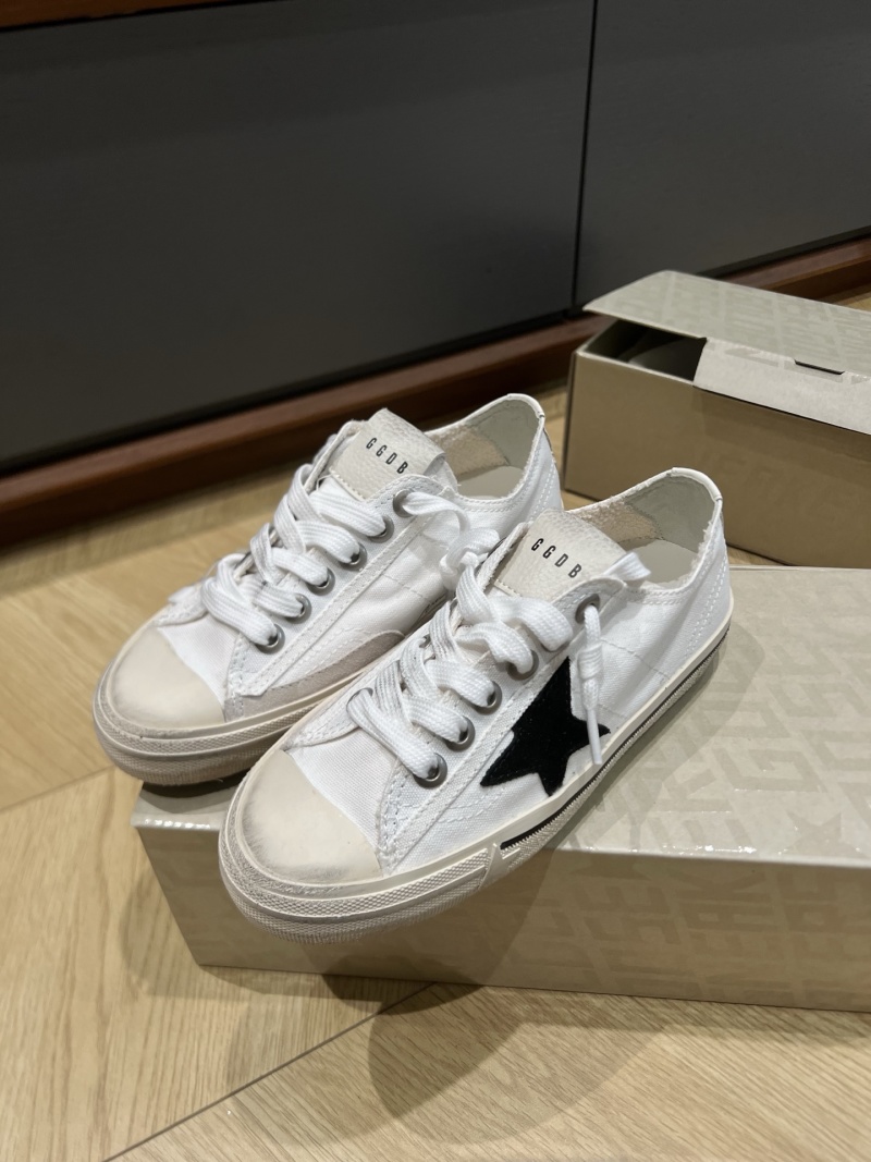 Женские кроссовки Golden Goose с звездой