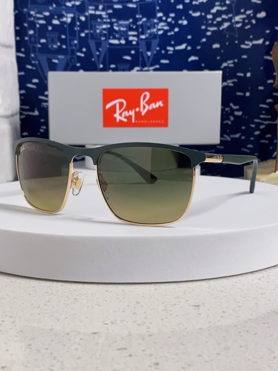 Солнцезащитные очки Ray-Ban RB3686