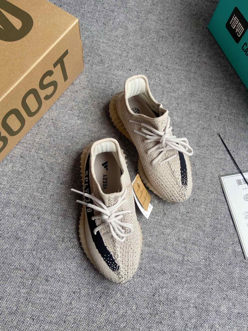 Кроссовки женские бежевые спортивные с декоративной вставкой Yeezy