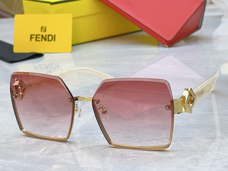 Солнцезащитные очки Fendi FE40151I