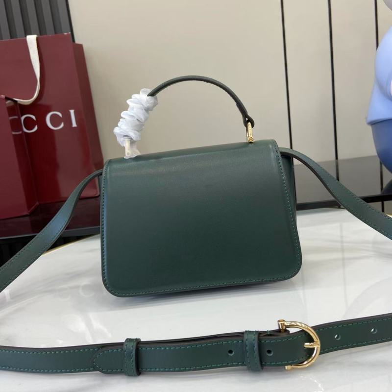 Женская сумка Gucci с золотой фурнитурой