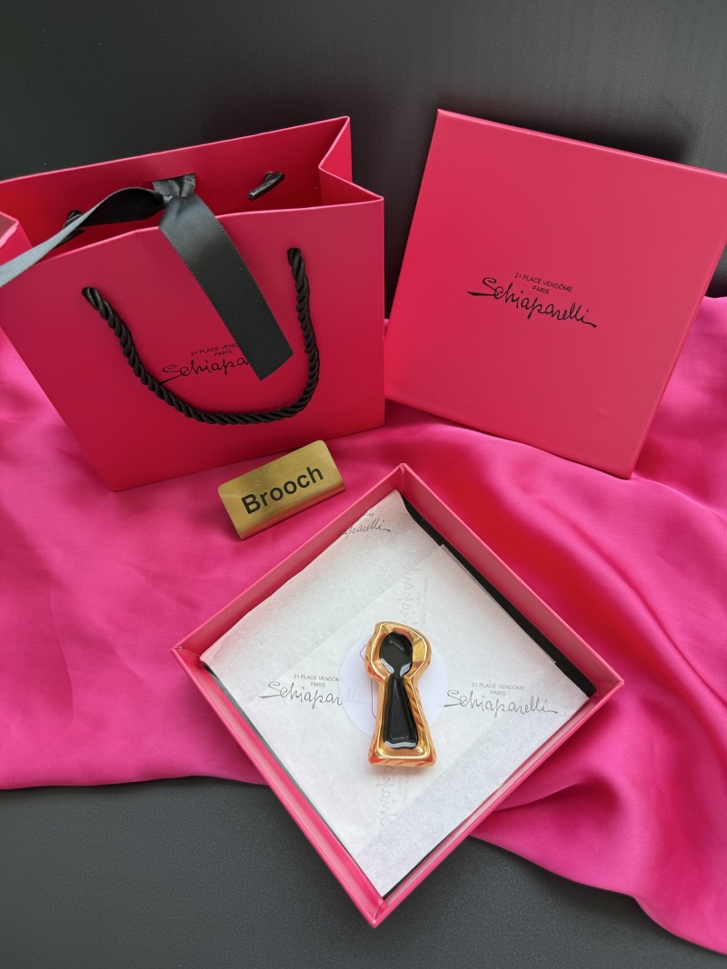 Брошь в виде ключа Schiaparelli