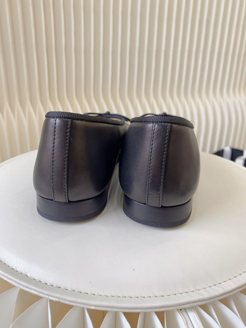 Женские черные балетки с лаковым декором на мыске Chanel