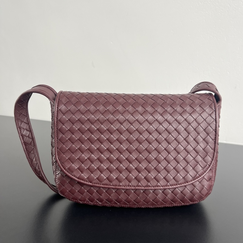 Сумка Bottega Veneta Veneto плетеная, бордовая