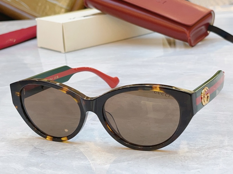 Солнцезащитные очки Gucci GG1554S