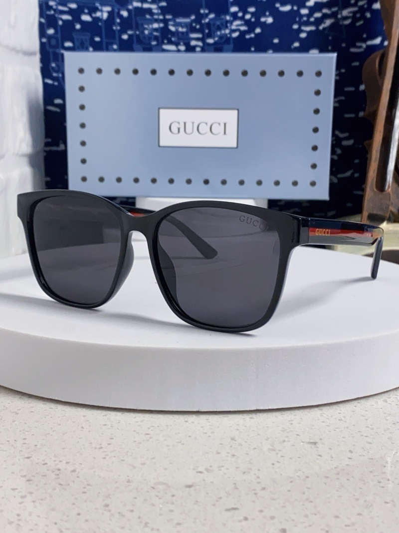 Солнцезащитные очки Gucci GG0417SK квадратная оправа